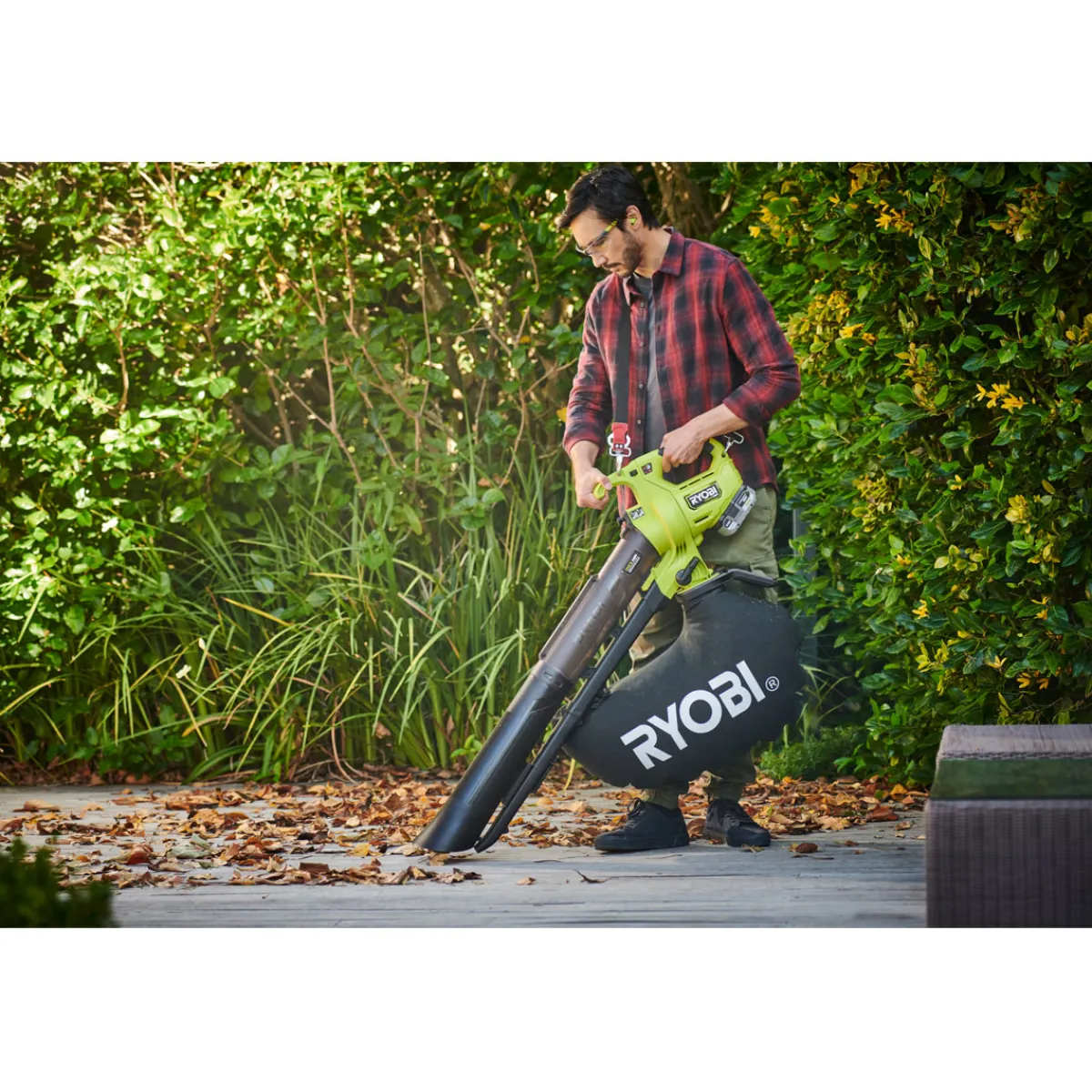 Akku-Laubsauger/-bläser RY18BVXA-150 7,7 m3/min inkl 5,0 Ah Akku u Ladegerät^Ryobi Sale